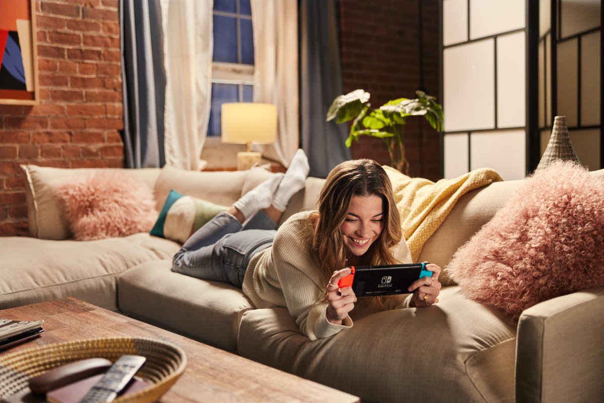Annie Murphy Makes Even the Schitt-iest Days Fun with Nintendo Switch