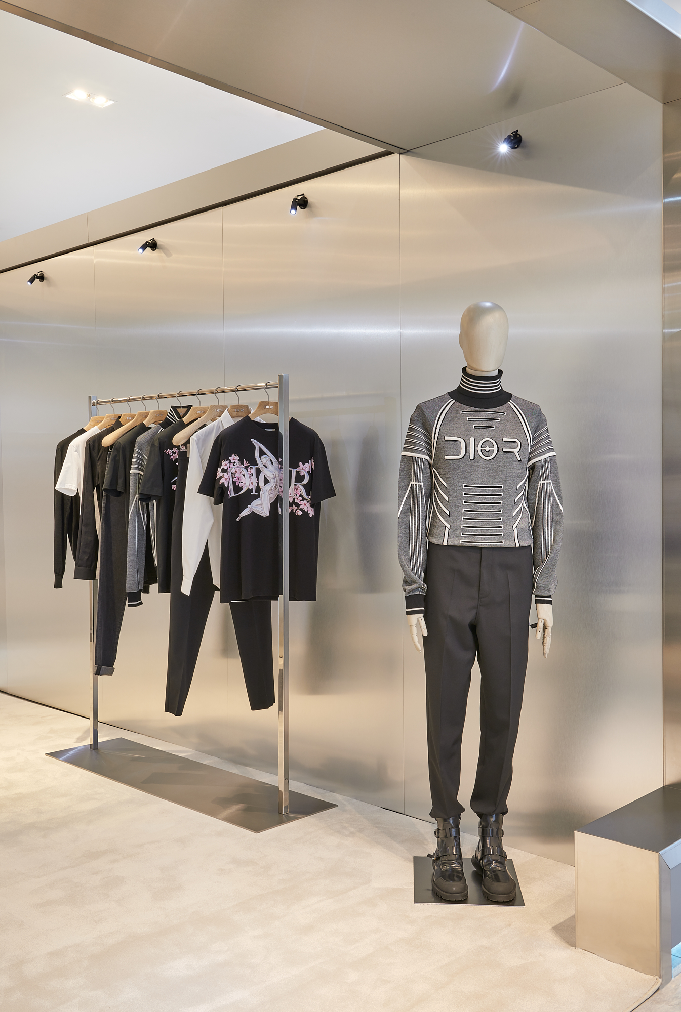 DIOR MEN BAY STREET BULL YORKDALE POP UP