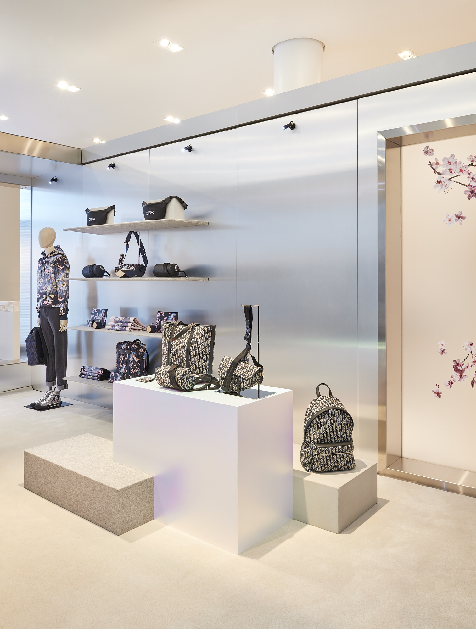 DIOR MEN BAY STREET BULL YORKDALE POP UP