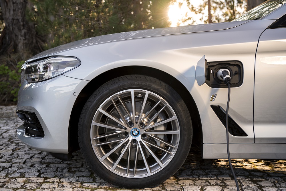 Test driving the first BMW 5 series plug-in hybrid on Niagara's picturesque streets