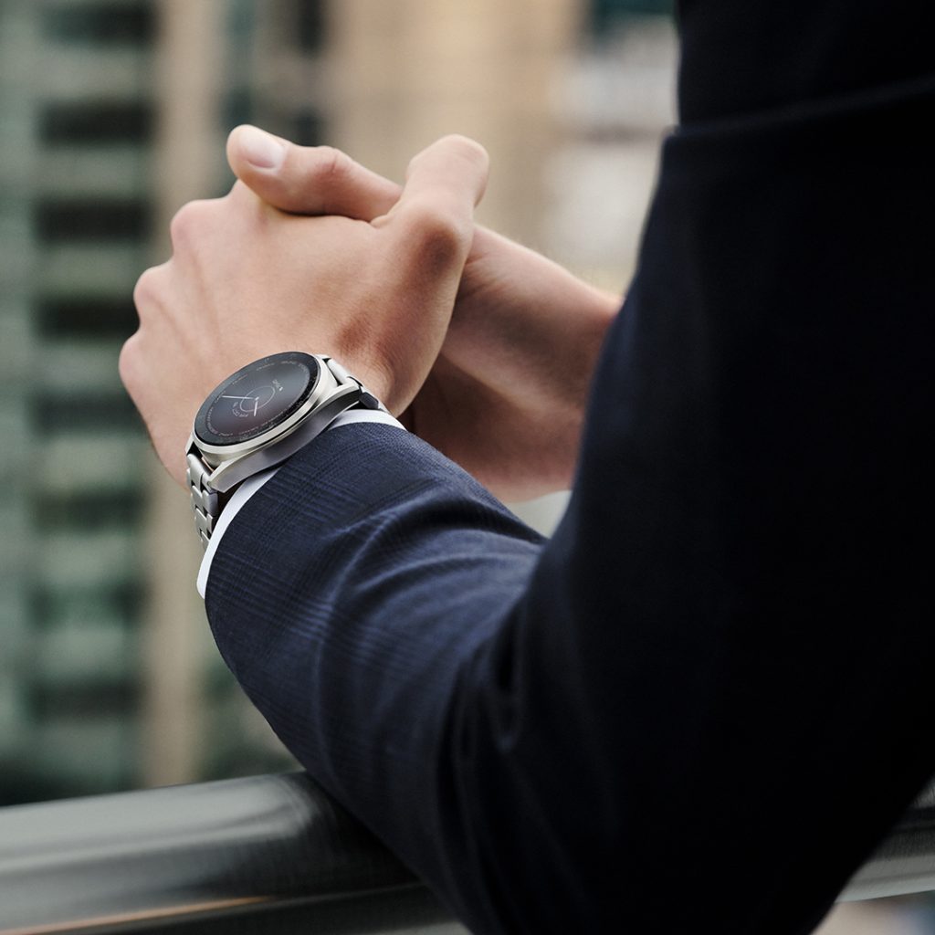 Man wearing smartwatch