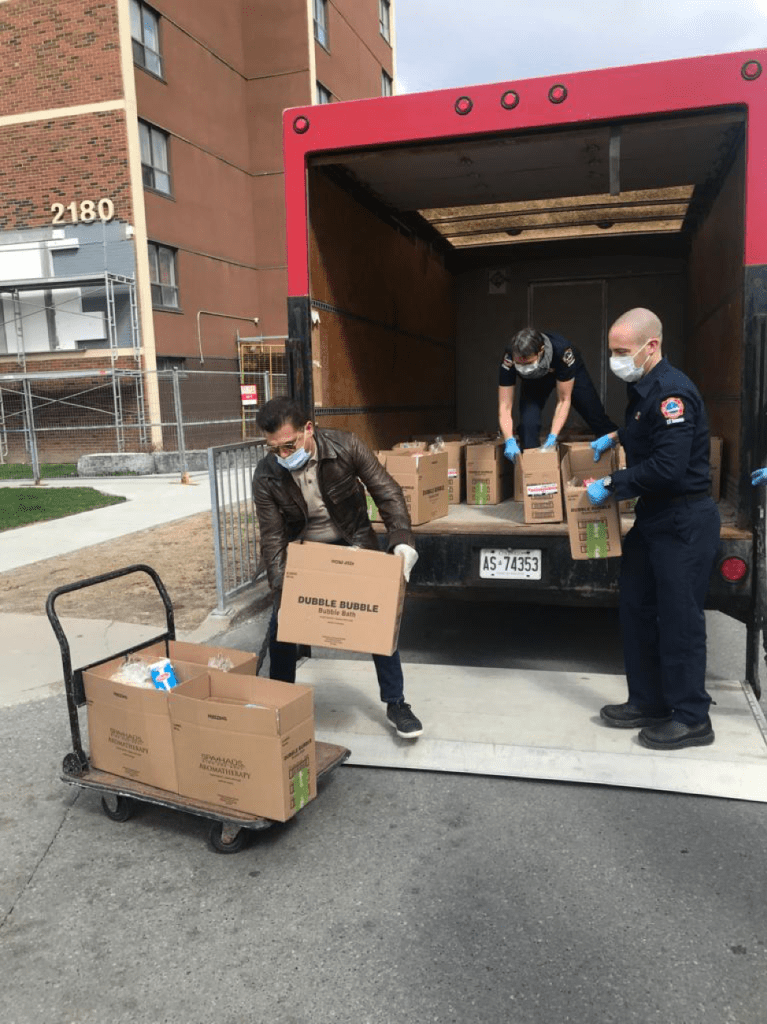 Operation Ramzieh team unloading food boxes