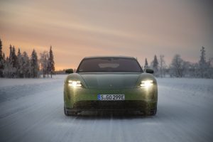 Porche braving the winter conditions